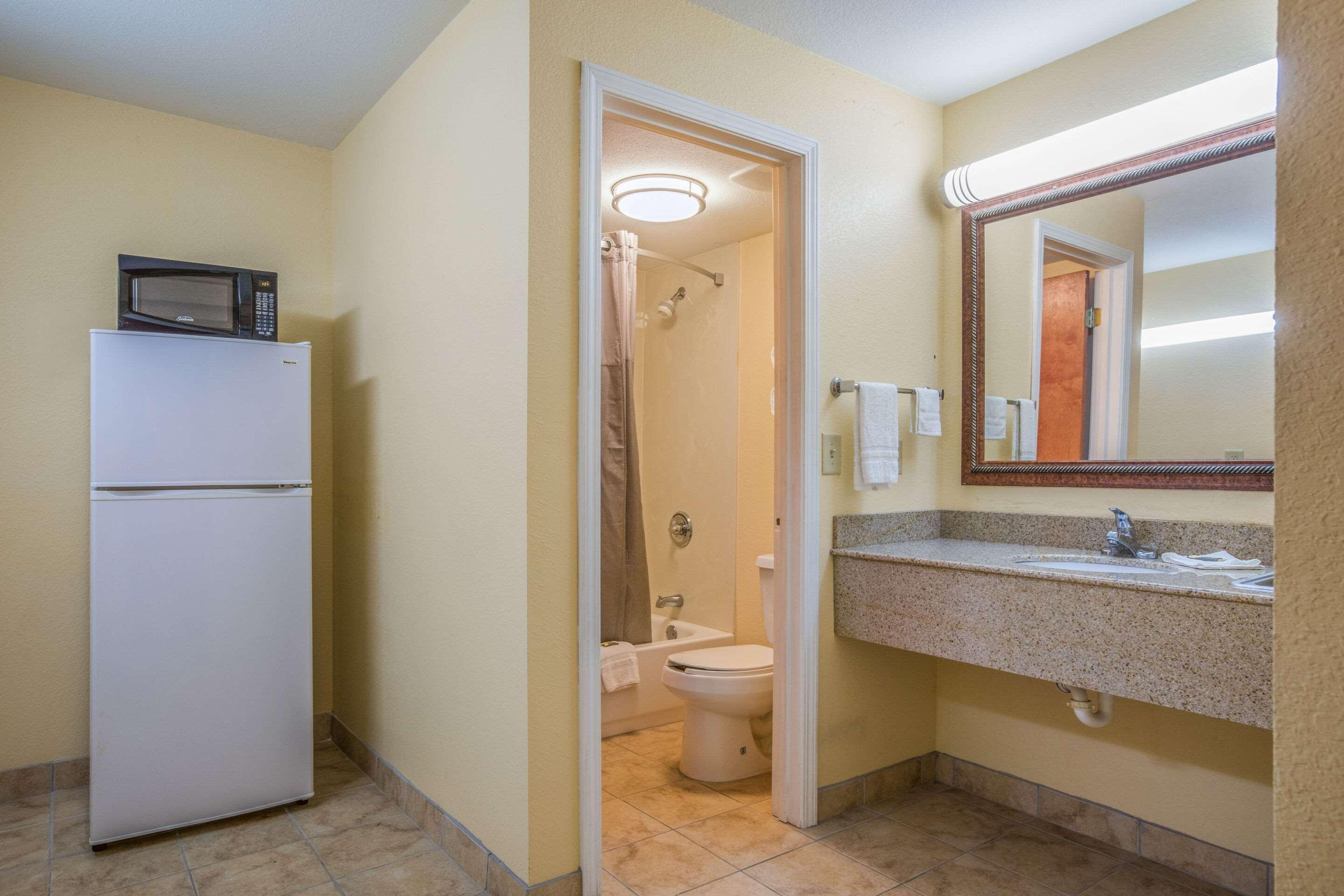 Rodeway Inn & Suites Μαίηκον Εξωτερικό φωτογραφία