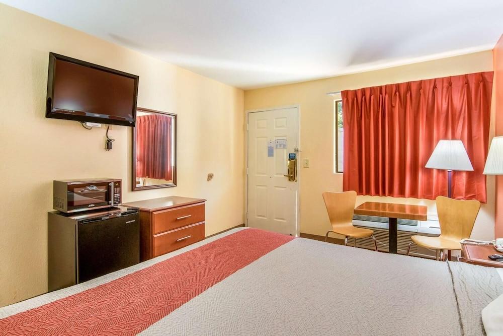 Rodeway Inn & Suites Μαίηκον Εξωτερικό φωτογραφία