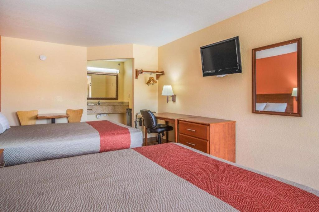 Rodeway Inn & Suites Μαίηκον Εξωτερικό φωτογραφία