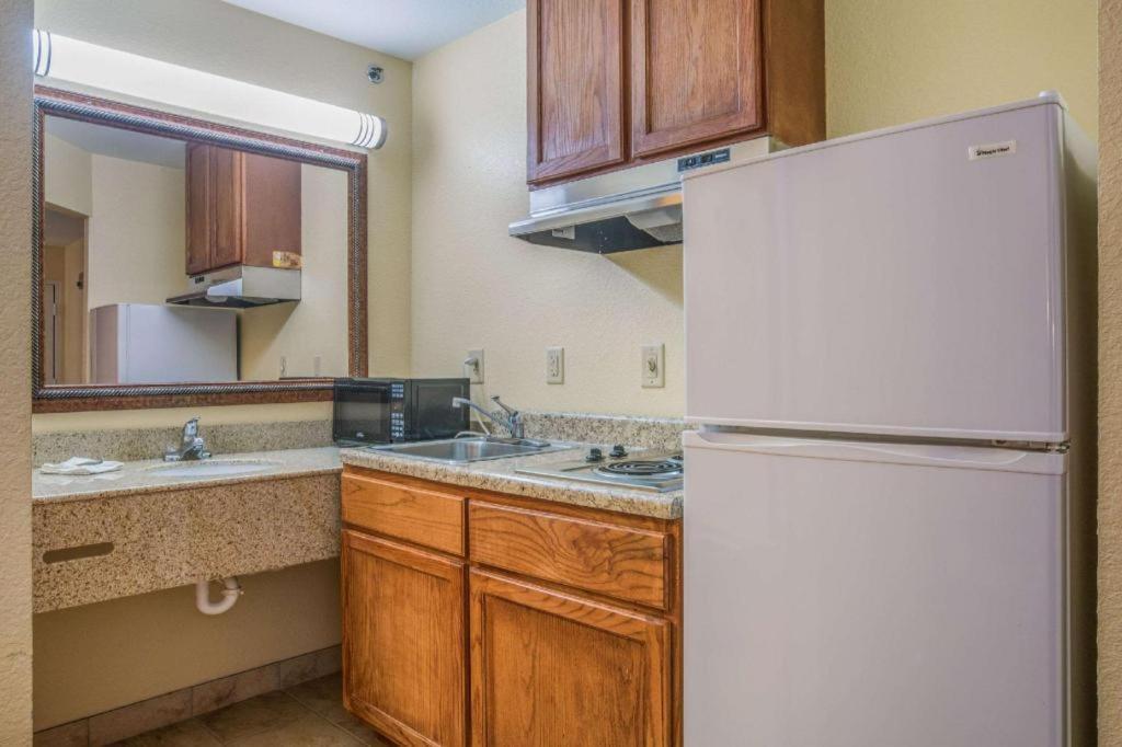 Rodeway Inn & Suites Μαίηκον Εξωτερικό φωτογραφία