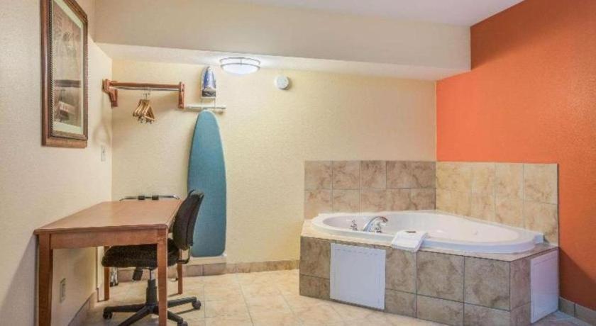 Rodeway Inn & Suites Μαίηκον Εξωτερικό φωτογραφία